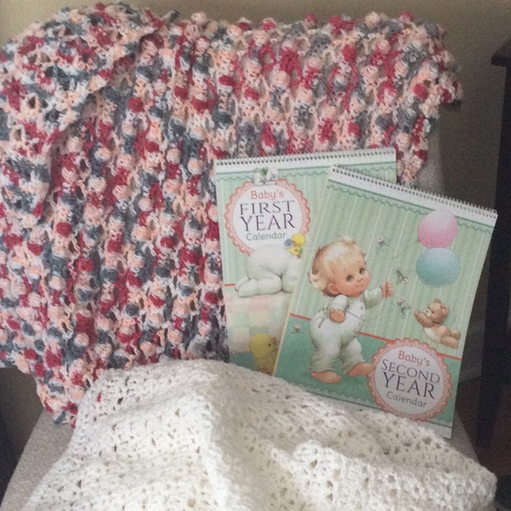 Set 2 baby afghans with 2 milestone calendars
